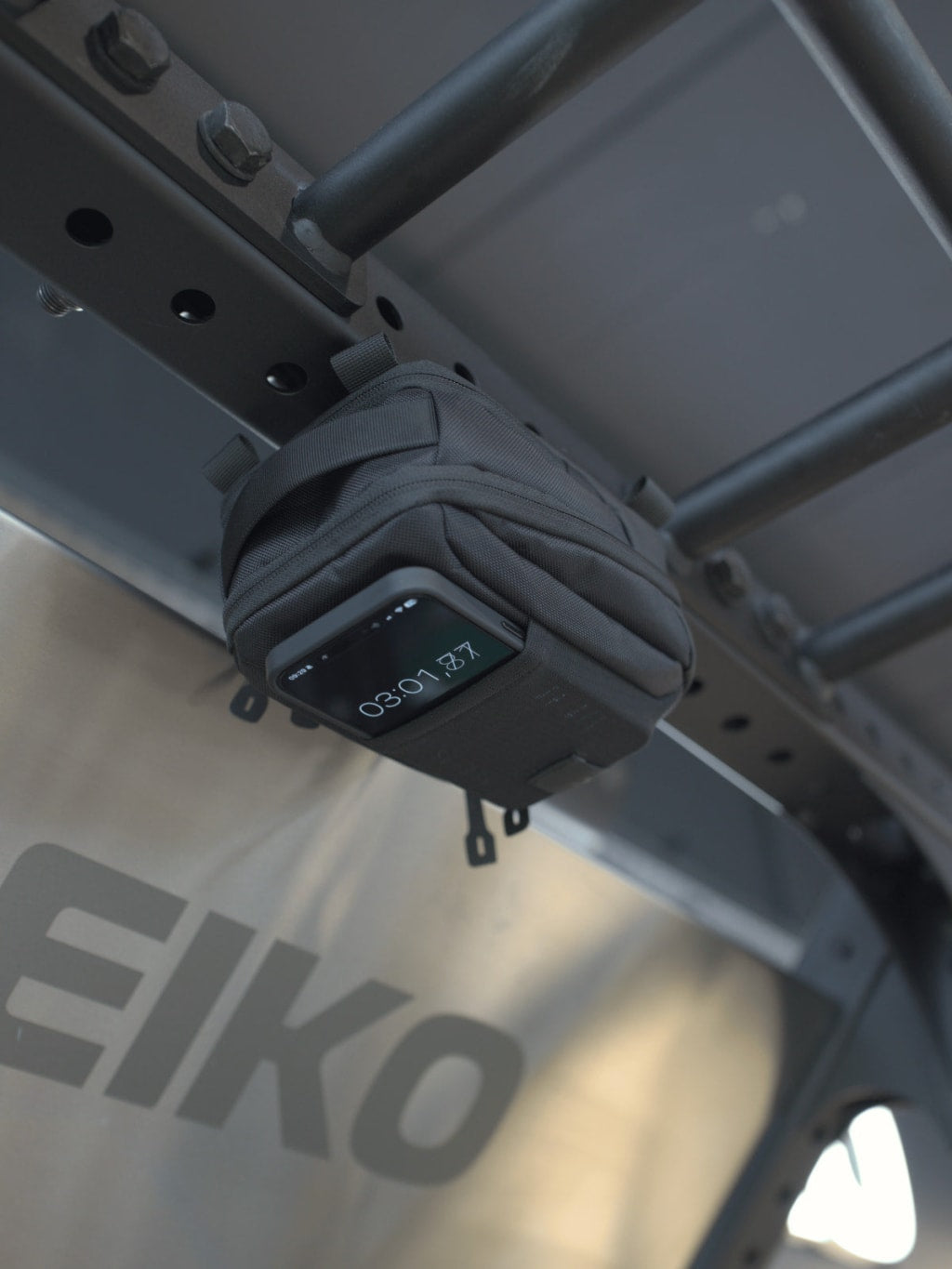 Enivan Magnetic Gym Bag with Phone Pocket - Water-Repellent & Ultra-Lightweight