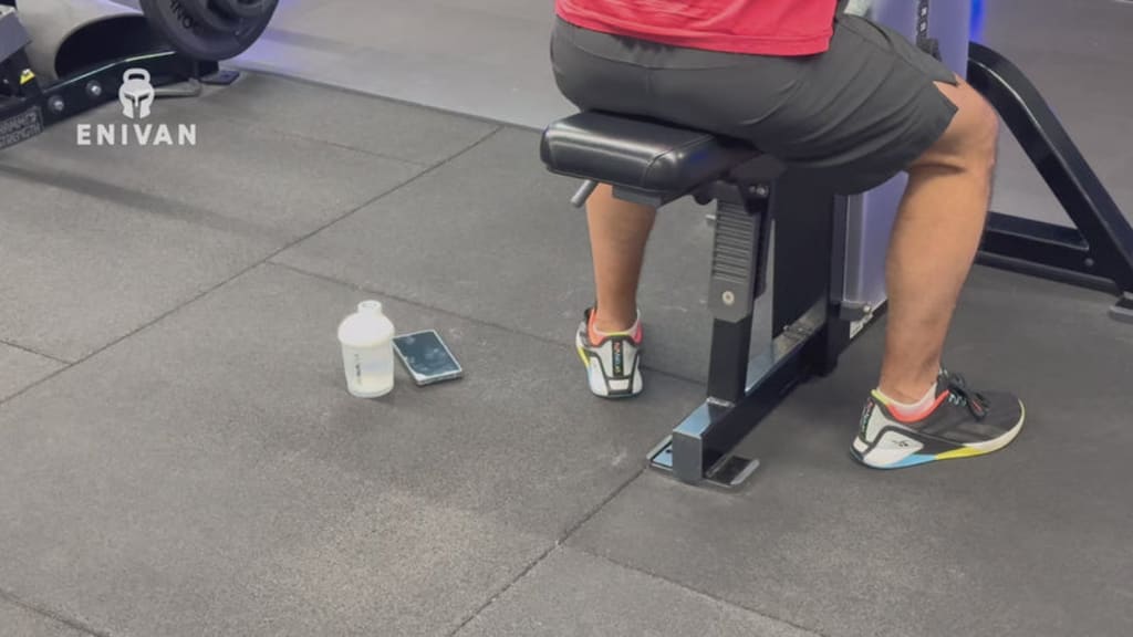 Enivan Black Magnetic Gym Bag with Bottle Holder - Water-Repellent & Ultra-Lightweight